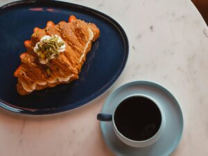 “Croffles and Coffee: A Perfect Harmony of Crispy and Creamy Delights”